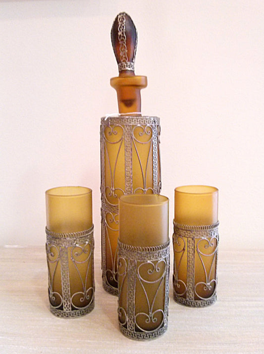 Σετ μπουκάλι & 3 ποτήρια μουσταρδί γυάλινο με επάργυρο ντύσιμο