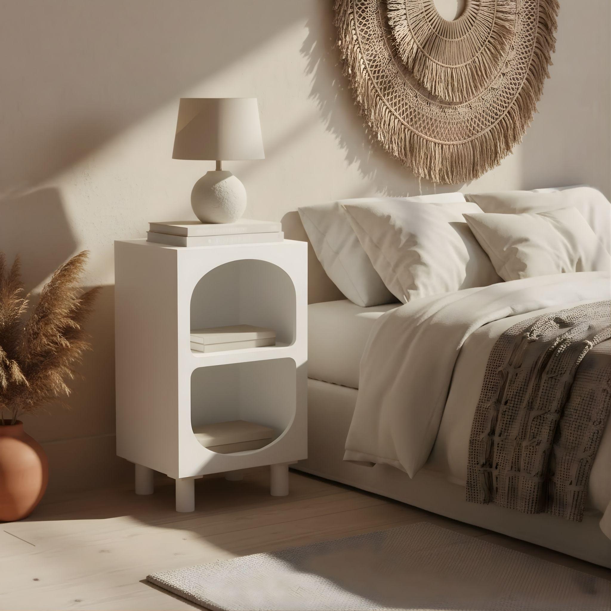 Λευκό Κομοδίνο σε curated home styling
