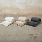 Πλεκτό Ριχτάρι με Κρόσσια σε curated home styling