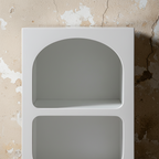 Λευκό Κομοδίνο σε curated home styling