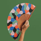 Βεντάλια Arcadia 23 cm με γεωμετρικό Bauhaus-inspired σχέδιο