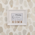 Κορνίζα επιτραπέζια ξύλινη λευκή HOME για αγαπημένες φωτογραφίες