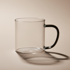 Γυάλινη κούπα Peter Black για minimal Nordic coffee setup