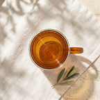 Γυάλινη κούπα Peter Honey για καφέ και warm minimal kitchen styling - λεπτομέρεια προϊόντος